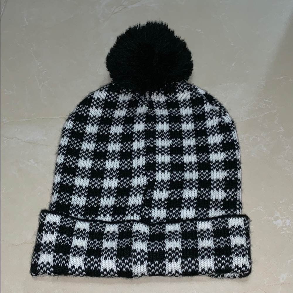 Black and white winter beanie // never worn - Picture 3 of 5